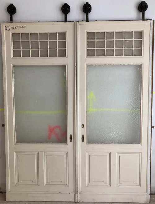 Schiebetüren mit Glaseinsatz